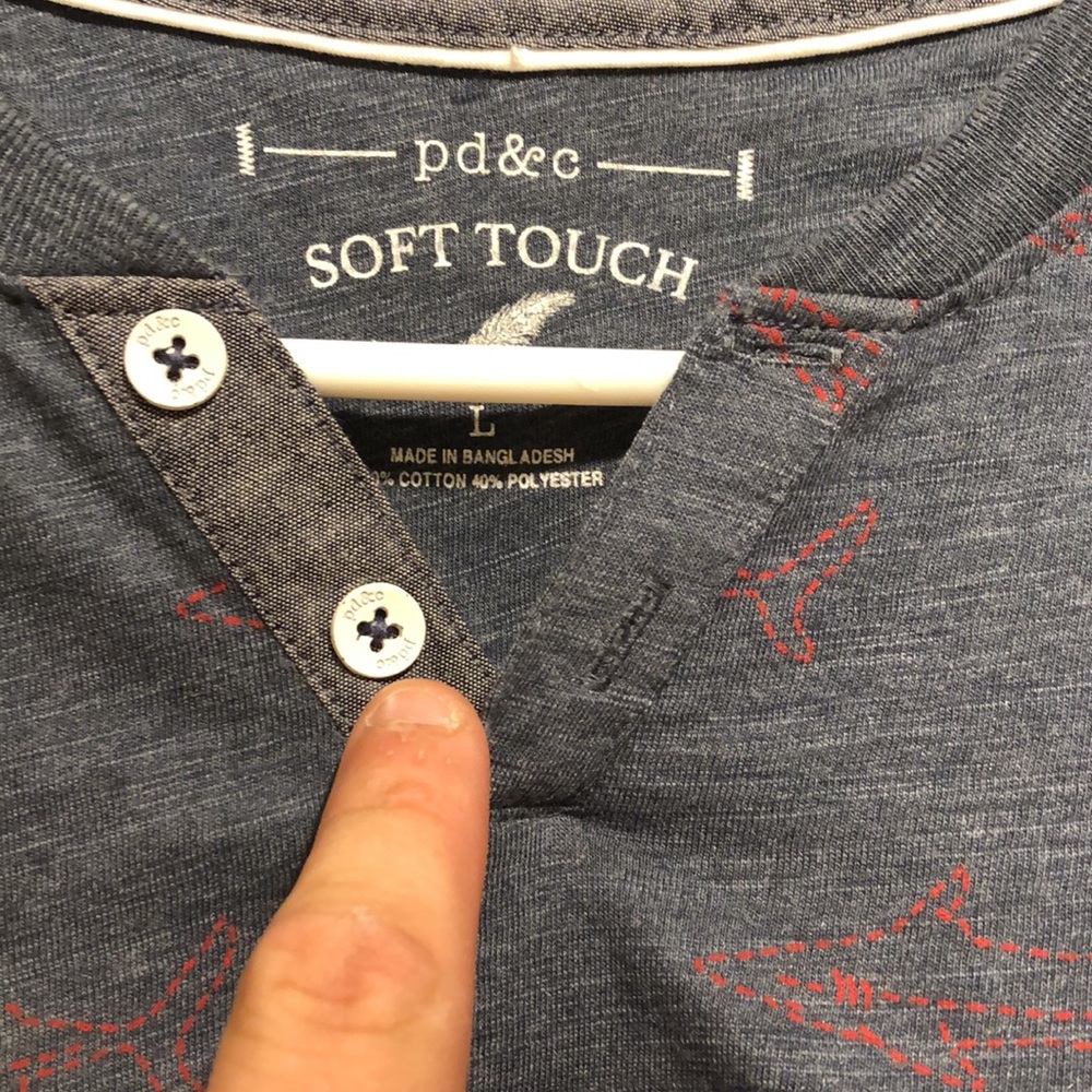 2-button soft tee - Picture 2 of 3